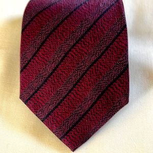 Andrew Fezza Men’s Silk Necktie. Burgundy and Navy